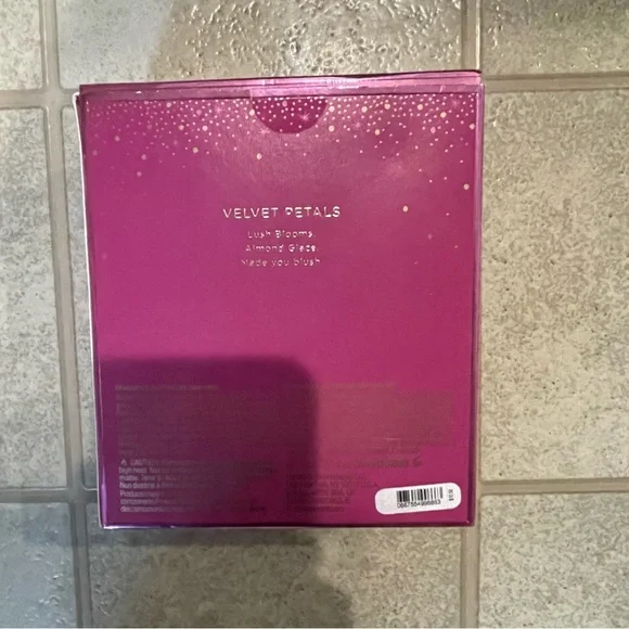 Victoria's Secret | Velvet Petals Fragrance Mist and Lotion Set | Travel Size - Picture 2 of 3